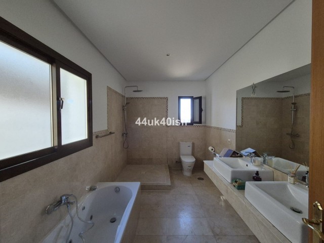 Villa avec 4 Chambres  à Valtocado