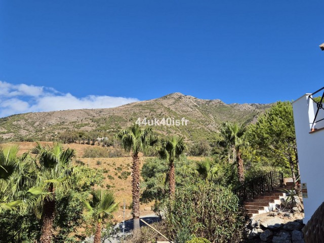 Villa avec 4 Chambres  à Valtocado