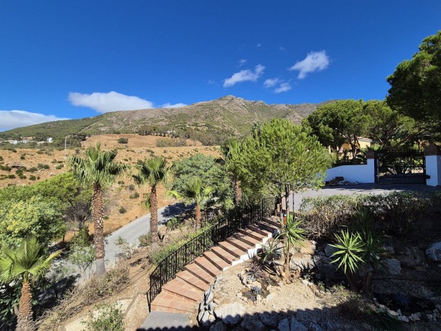 Villa con 4 Dormitorios  en Valtocado