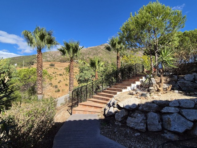 Villa con 4 Dormitorios  en Valtocado