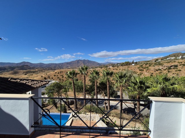 Villa con 4 Dormitorios  en Valtocado