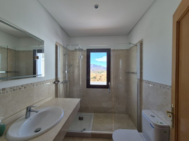 Villa con 4 Dormitorios  en Valtocado