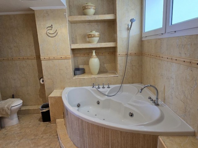 2 Sovrums Lägenhet i Fuengirola