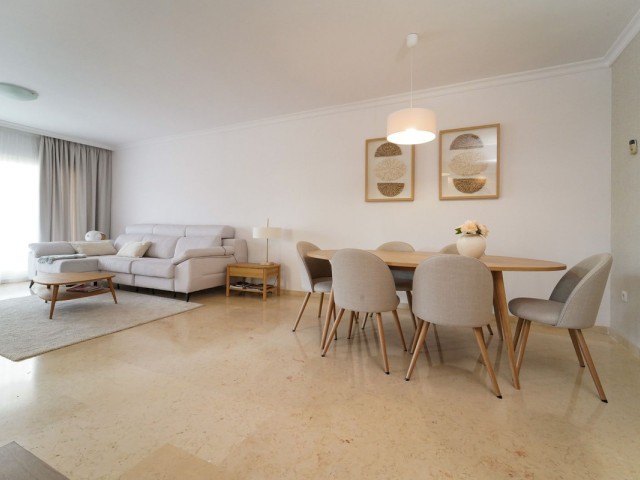 3 Bedrooms Apartment in Elviria