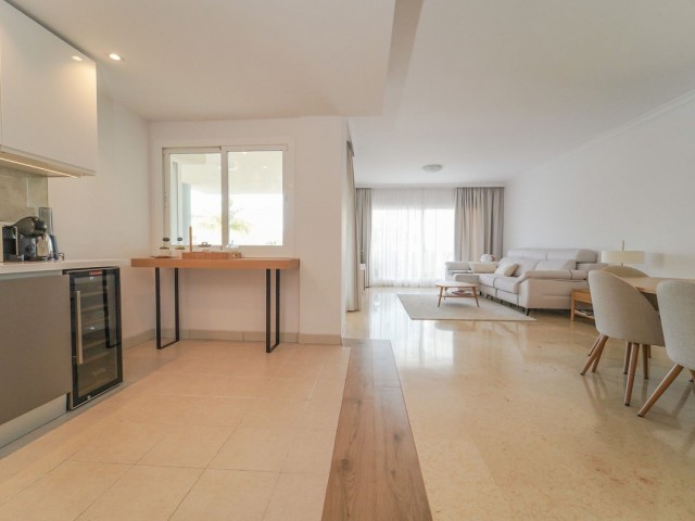 3 Bedrooms Apartment in Elviria