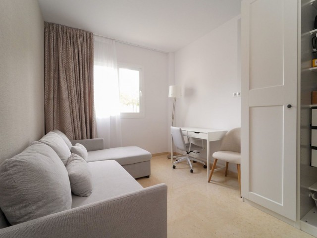 3 Bedrooms Apartment in Elviria