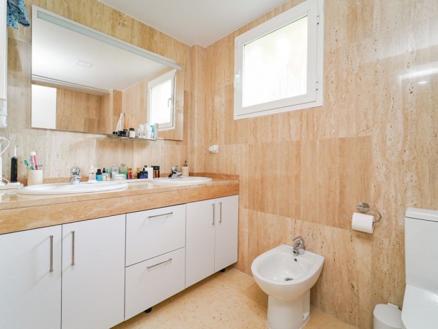 3 Bedrooms Apartment in Elviria