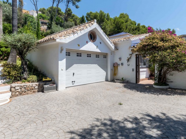 5 Bedrooms Villa in Mijas