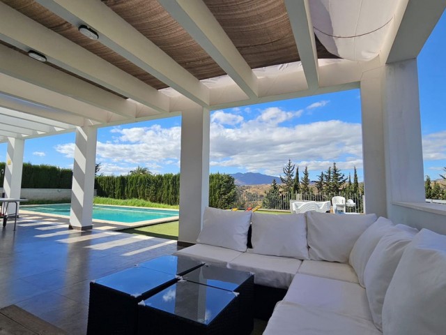 8 Bedrooms Villa in Sierrezuela