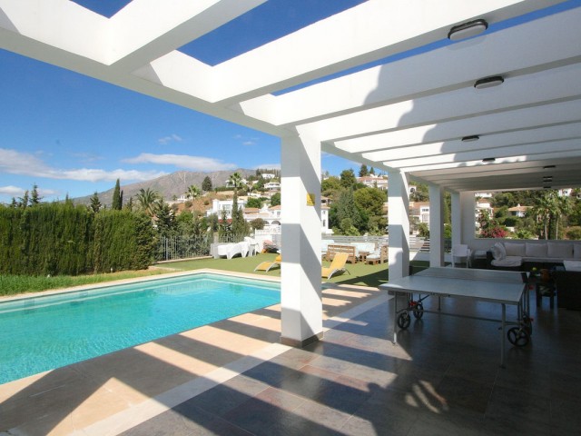8 Bedrooms Villa in Sierrezuela
