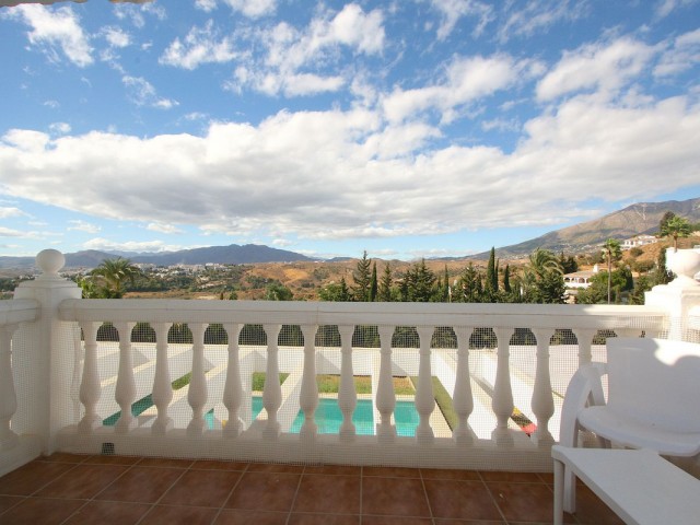 8 Bedrooms Villa in Sierrezuela