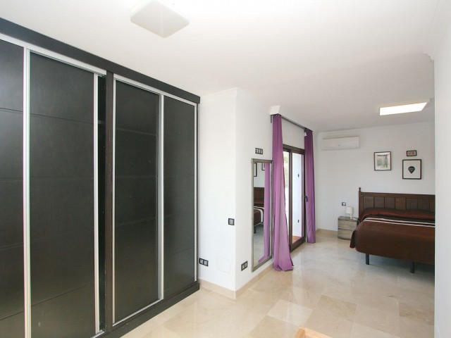 8 Bedrooms Villa in Sierrezuela