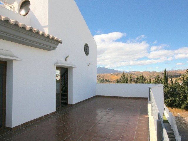 8 Bedrooms Villa in Sierrezuela