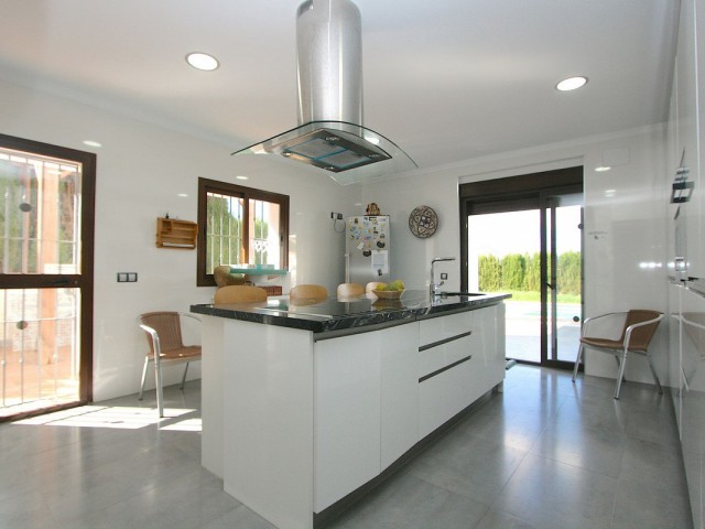 Huvila, Sierrezuela, R5201422