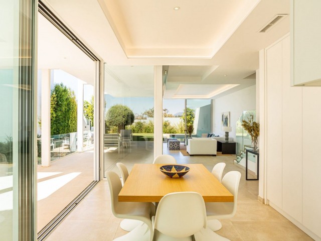 4 Bedrooms Villa in Marbella
