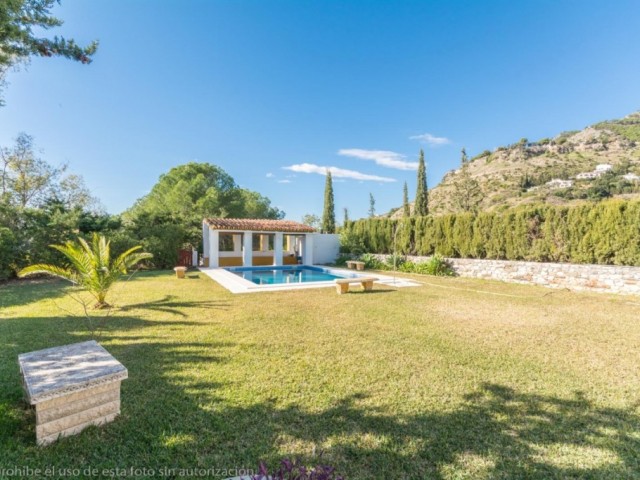 5 Bedrooms Villa in Mijas
