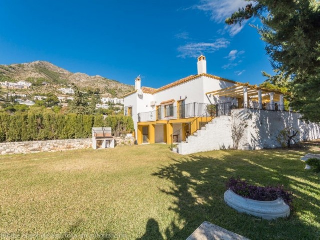 5 Bedrooms Villa in Mijas