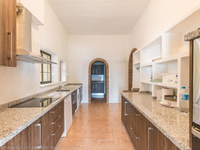 5 Bedrooms Villa in Mijas