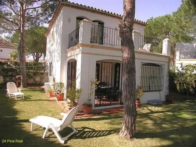 3 Soveroms Villa i Estepona