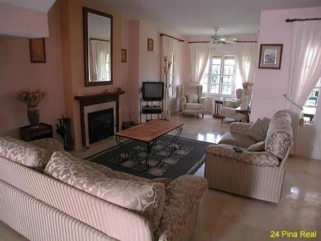 3 Soveroms Villa i Estepona