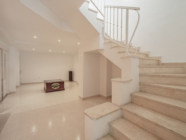 4 Bedrooms Townhouse in Benahavís