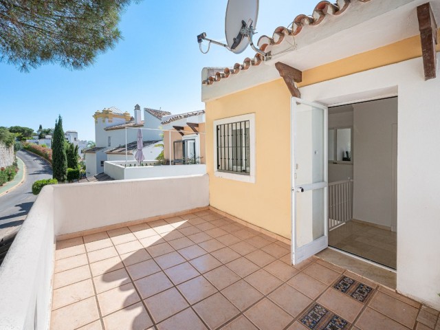 Maison mitoyenne avec 4 Chambres  à Benahavís