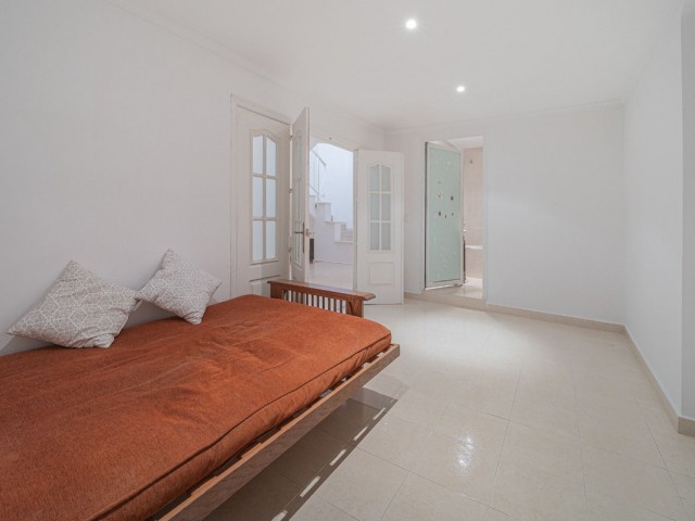 Maison mitoyenne avec 4 Chambres  à Benahavís