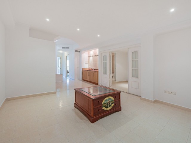 Maison mitoyenne avec 4 Chambres  à Benahavís