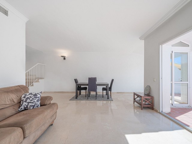 Maison mitoyenne avec 4 Chambres  à Benahavís