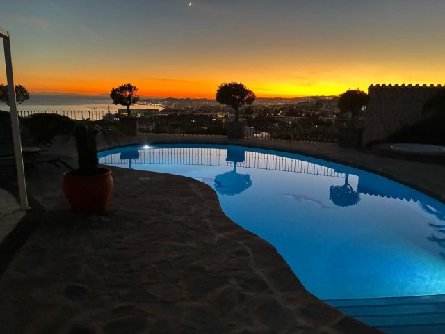 Villa con 4 Dormitorios  en La Capellania