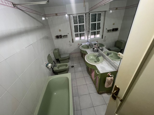 Villa avec 4 Chambres  à Estepona