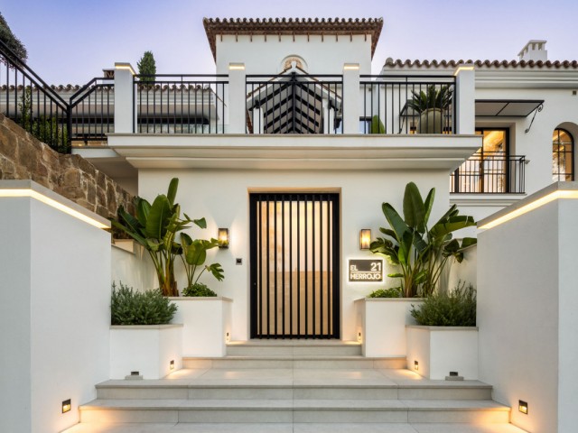 5 Bedrooms Villa in Benahavís