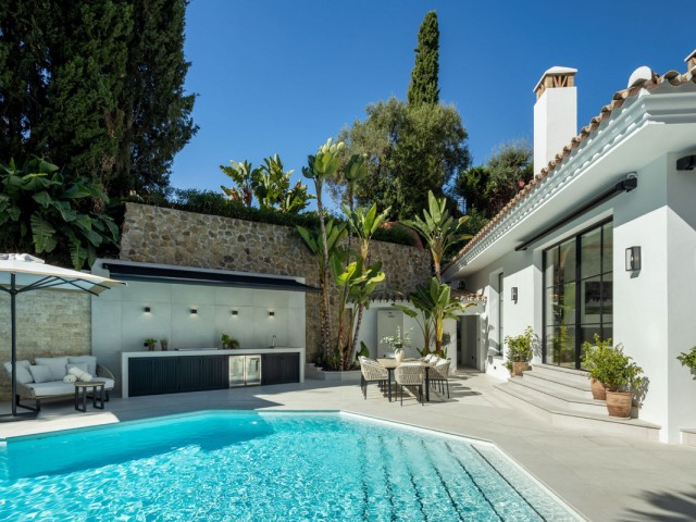 5 Bedrooms Villa in Benahavís