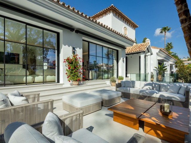5 Bedrooms Villa in Benahavís