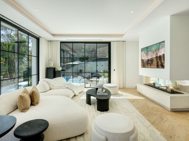 5 Bedrooms Villa in Benahavís