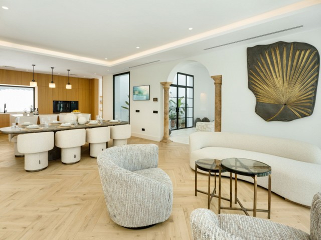 5 Bedrooms Villa in Benahavís