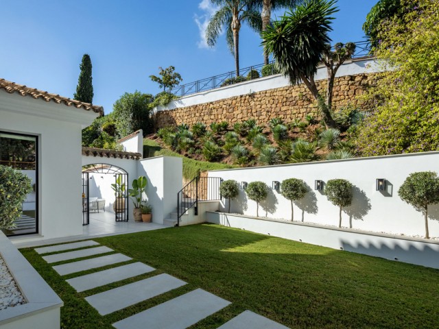 5 Bedrooms Villa in Benahavís