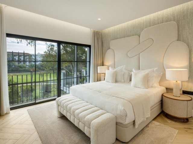 5 Bedrooms Villa in Benahavís