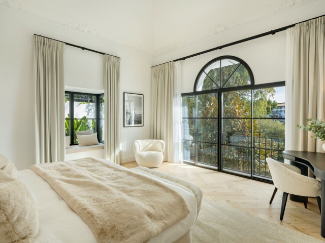 5 Bedrooms Villa in Benahavís