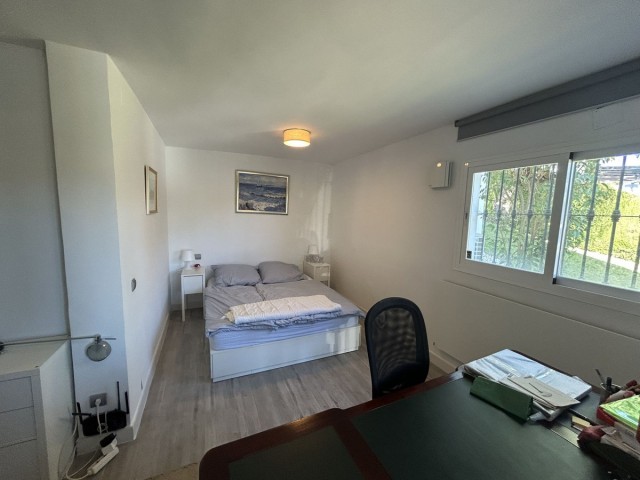 Villa con 5 Dormitorios  en Elviria