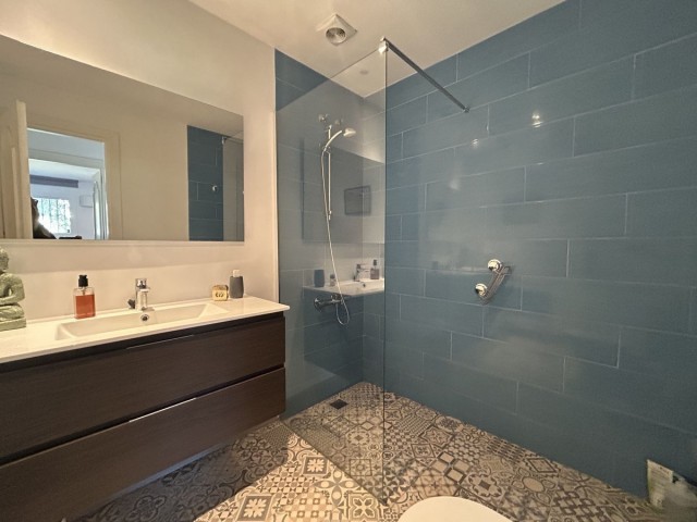 Villa con 5 Dormitorios  en Elviria