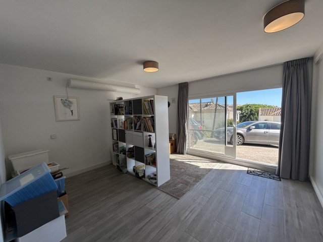 Villa con 5 Dormitorios  en Elviria