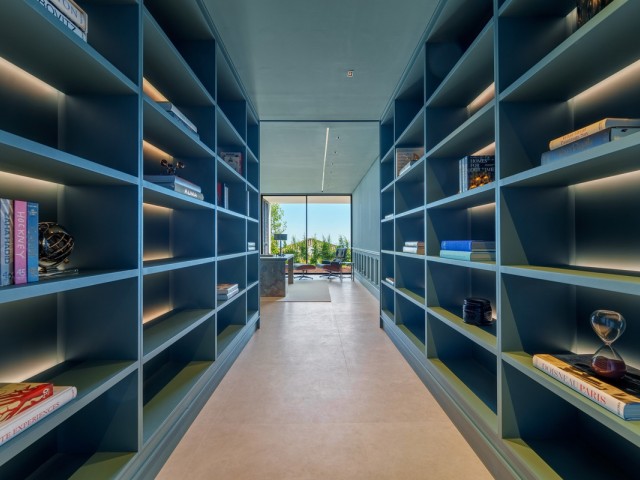 8 Bedrooms Villa in Benahavís