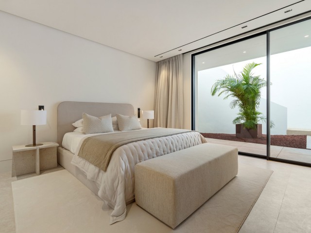 8 Bedrooms Villa in Benahavís