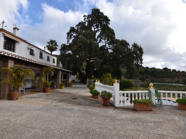 8 Bedrooms Villa in Mijas