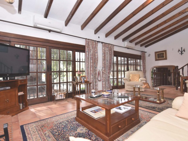 8 Bedrooms Villa in Mijas