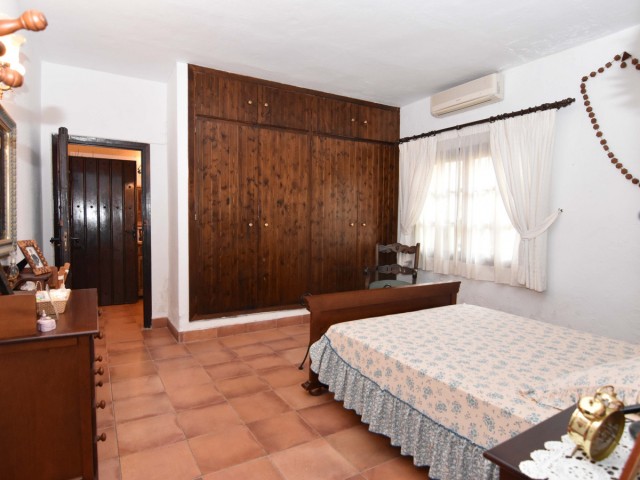 8 Bedrooms Villa in Mijas