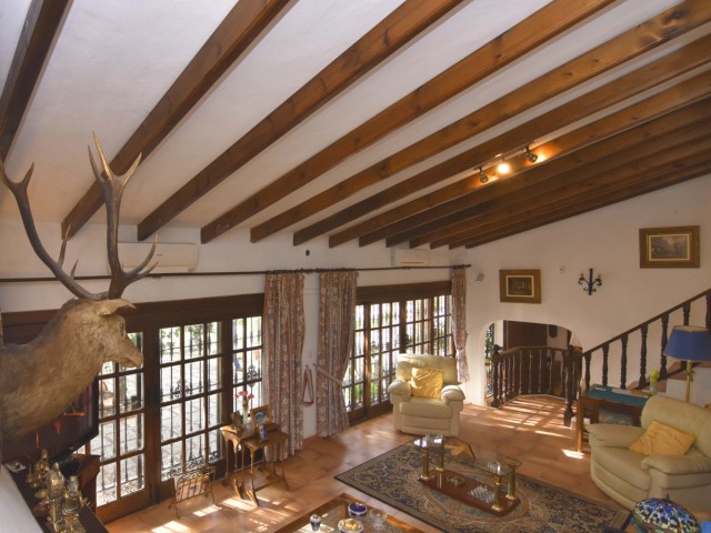 8 Bedrooms Villa in Mijas