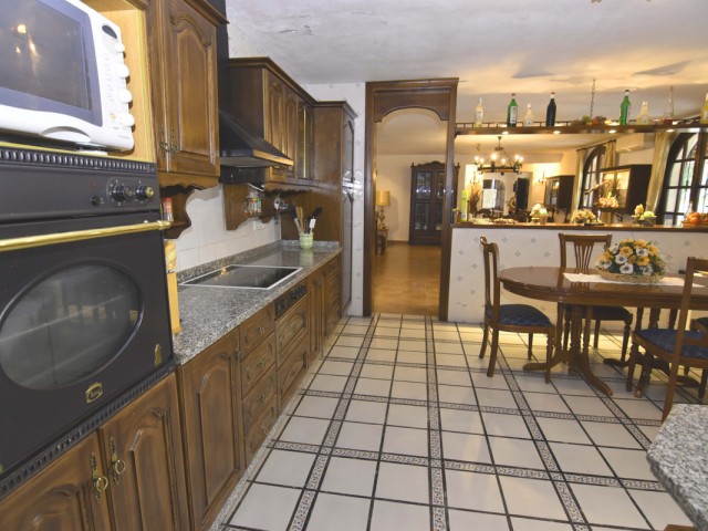 8 Bedrooms Villa in Mijas