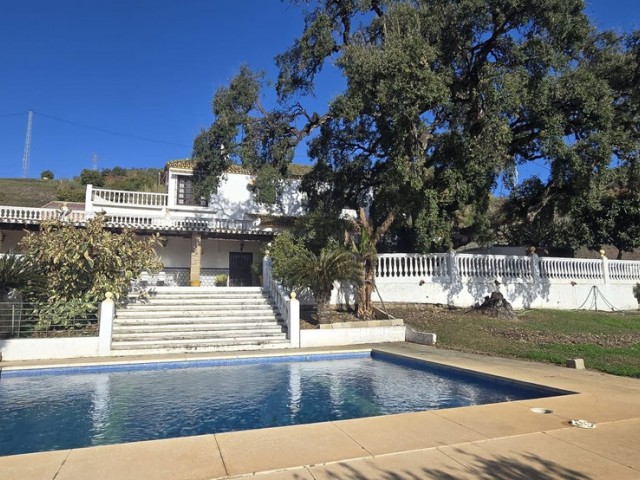 8 Bedrooms Villa in Mijas
